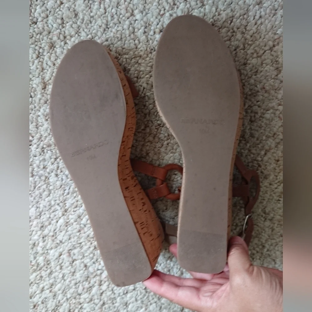 Bernardo Kennedy Luggage Glove Leather sandals size 10M